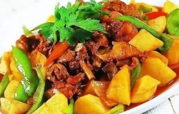 板粟土豆烧鸡