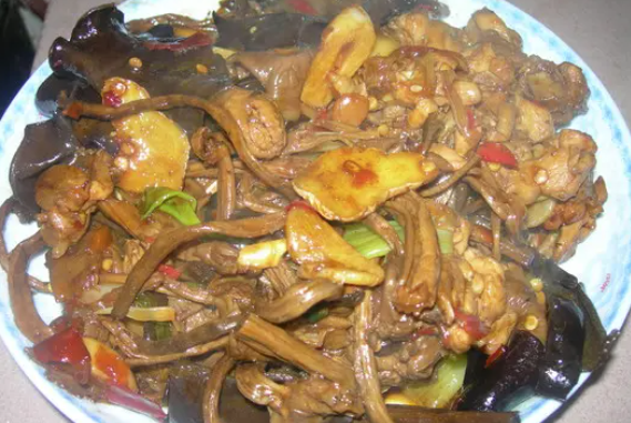 茶树菇烧鸡块步骤