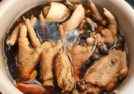 电饭煲烧鸡肉煲仔饭